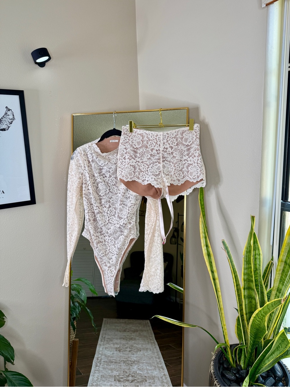 House of CB MARGOT Vintage Ivory Corded Lace Mini Shorts NWT - Picture 5 of 11